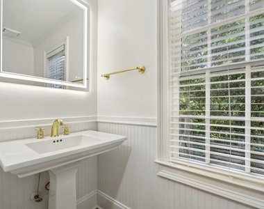 1905 Gainsborough Drive - Photo Thumbnail 32