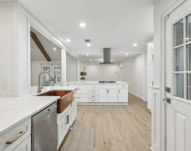 1905 Gainsborough Drive - Photo Thumbnail 24