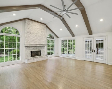 1905 Gainsborough Drive - Photo Thumbnail 29