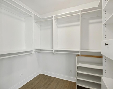 1905 Gainsborough Drive - Photo Thumbnail 41