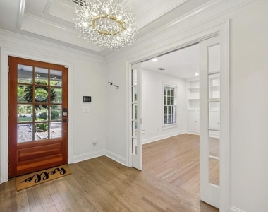 1905 Gainsborough Drive - Photo Thumbnail 14