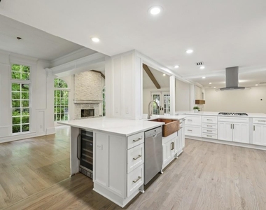 1905 Gainsborough Drive - Photo Thumbnail 19