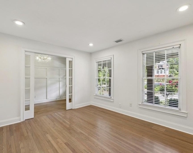 1905 Gainsborough Drive - Photo Thumbnail 16