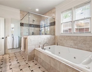 629 Boulevard Ne - Photo Thumbnail 41