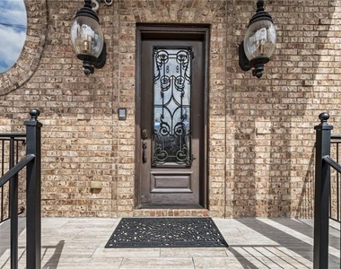 629 Boulevard Ne - Photo Thumbnail 1