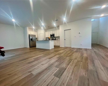 683 Evergreen Road - Photo Thumbnail 12