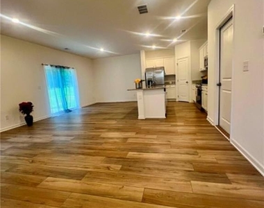 683 Evergreen Road - Photo Thumbnail 9