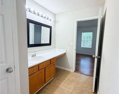 153 Greystone Circle - Photo Thumbnail 14