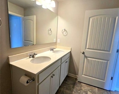 121 Valimar Drive - Photo Thumbnail 14
