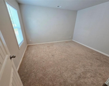 121 Valimar Drive - Photo Thumbnail 12