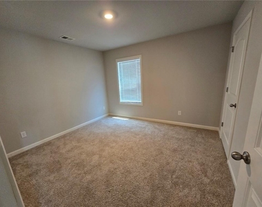 121 Valimar Drive - Photo Thumbnail 11
