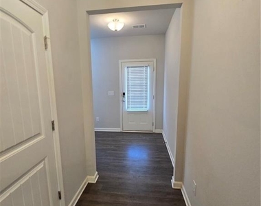121 Valimar Drive - Photo Thumbnail 7