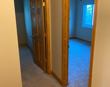 1194 Cove Drive - Photo Thumbnail 8