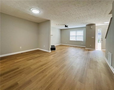 1016 Kennesborough Road Nw - Photo Thumbnail 11