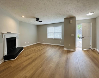 1016 Kennesborough Road Nw - Photo Thumbnail 9