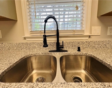 1016 Kennesborough Road Nw - Photo Thumbnail 16