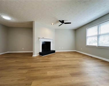 1016 Kennesborough Road Nw - Photo Thumbnail 7