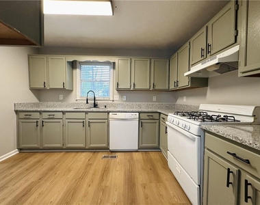 1016 Kennesborough Road Nw - Photo Thumbnail 13