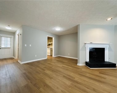 1016 Kennesborough Road Nw - Photo Thumbnail 8