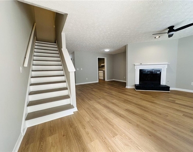1016 Kennesborough Road Nw - Photo Thumbnail 3