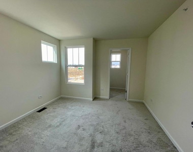 2243 Horseshoe Circle - Photo Thumbnail 8