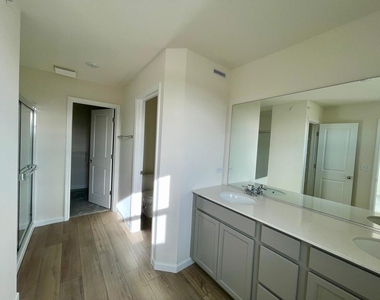 2243 Horseshoe Circle - Photo Thumbnail 12