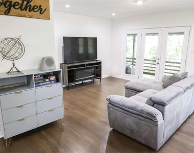 1275 Calhoun Avenue - Photo Thumbnail 3