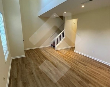 4267 Grogan Street Nw - Photo Thumbnail 4