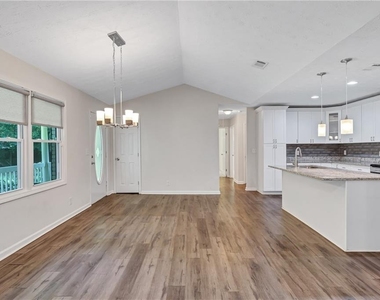 5772 Lilburn Stone Mountain Road - Photo Thumbnail 12