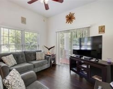 1012 Knightsbridge Road Nw - Photo Thumbnail 2