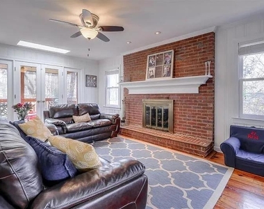 555 Greenland Road - Photo Thumbnail 11