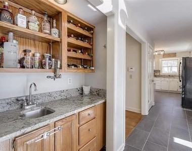 555 Greenland Road - Photo Thumbnail 10