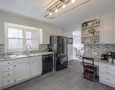 555 Greenland Road - Photo Thumbnail 6