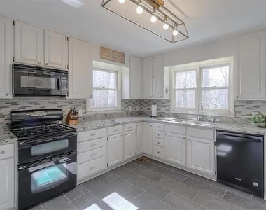 555 Greenland Road - Photo Thumbnail 5