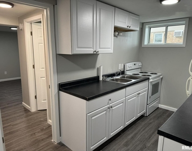 209 E 10th Street - Photo Thumbnail 5