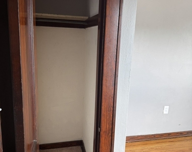 209 E 10th Street - Photo Thumbnail 12