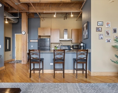 1040 W Adams Street - Photo Thumbnail 6