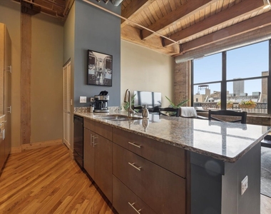 1040 W Adams Street - Photo Thumbnail 5
