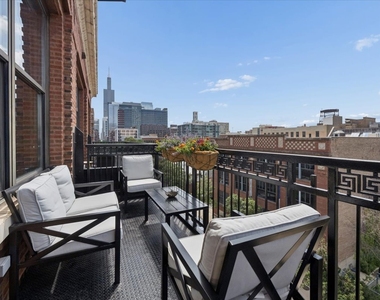 1040 W Adams Street - Photo Thumbnail 11