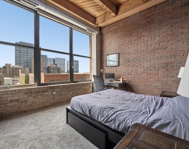 1040 W Adams Street - Photo Thumbnail 8