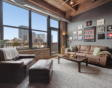 1040 W Adams Street - Photo Thumbnail 1