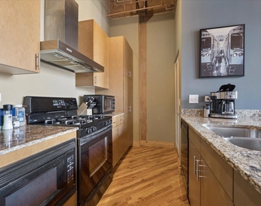 1040 W Adams Street - Photo Thumbnail 7
