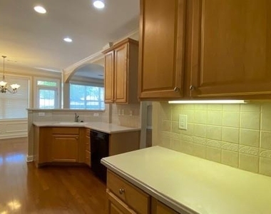 2511 Gadsen Walk - Photo Thumbnail 17