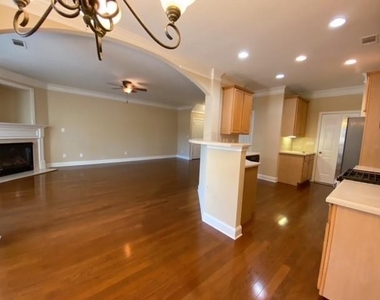 2511 Gadsen Walk - Photo Thumbnail 10