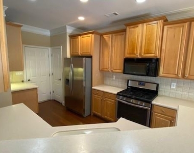 2511 Gadsen Walk - Photo Thumbnail 16