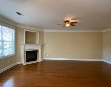 2511 Gadsen Walk - Photo Thumbnail 4