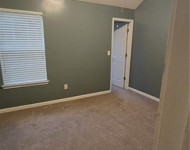 325 Barshay Drive - Photo Thumbnail 4