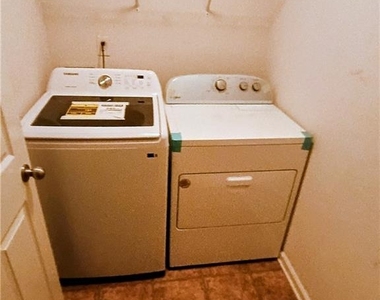 325 Barshay Drive - Photo Thumbnail 11