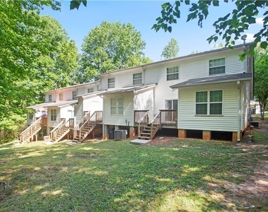 6712 Lakewood Drive - Photo Thumbnail 2