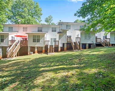 6712 Lakewood Drive - Photo Thumbnail 3